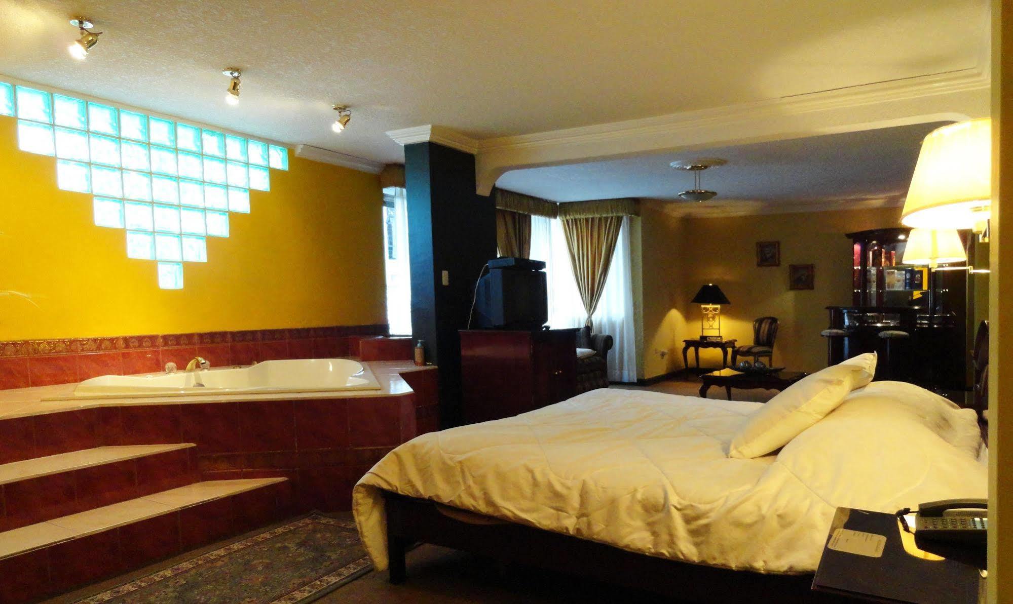 Hotel Suites Gonzalez Suarez 키토 외부 사진